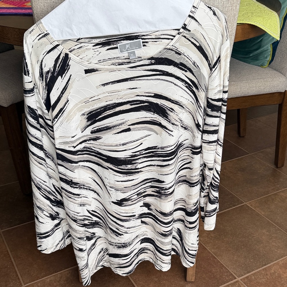 JM Collection Monochrome Swirl Long Sleeve Top